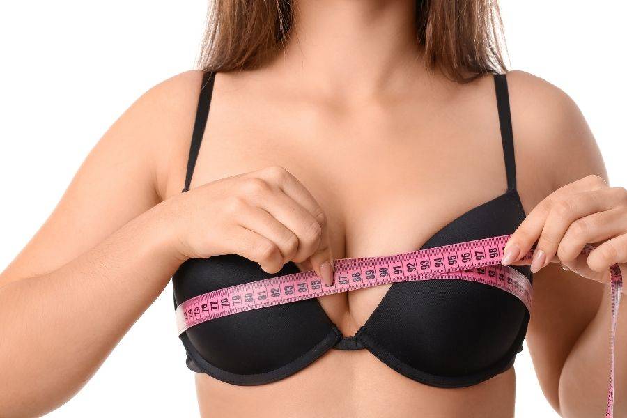 Pourquoi perdre du poids avant réduction mammaire ?