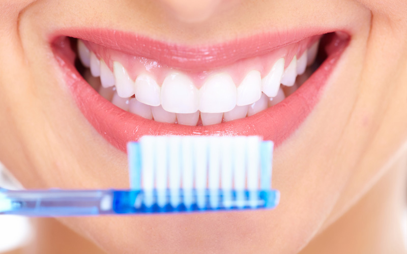 Comment se brosser les dents avec des facettes ?