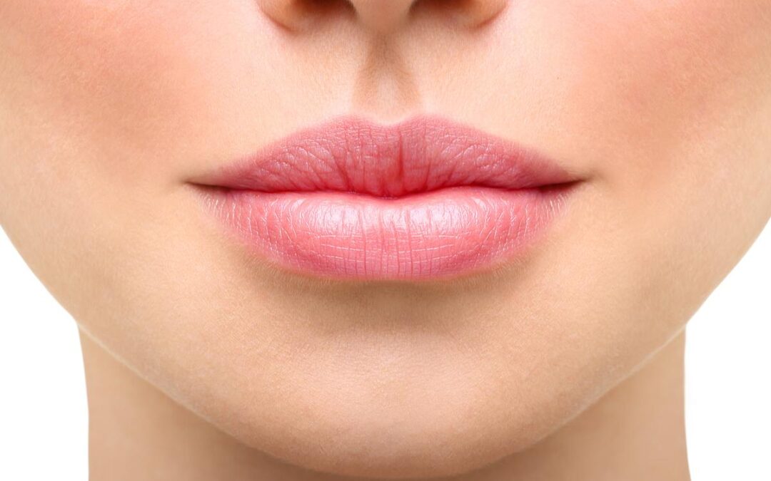 Comment refaire ses lèvres définitivement : techniques, conseils et résultats