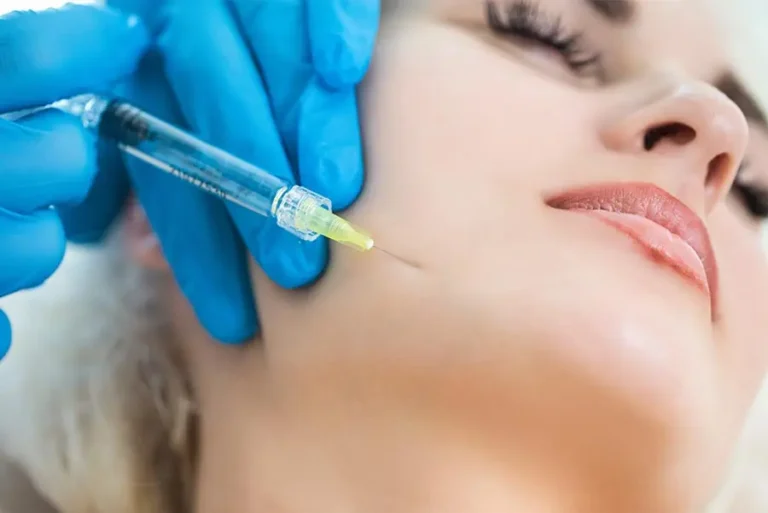 Quelle est la différence entre Sculptra et l’acide hyaluronique pour rajeunir le visage ?